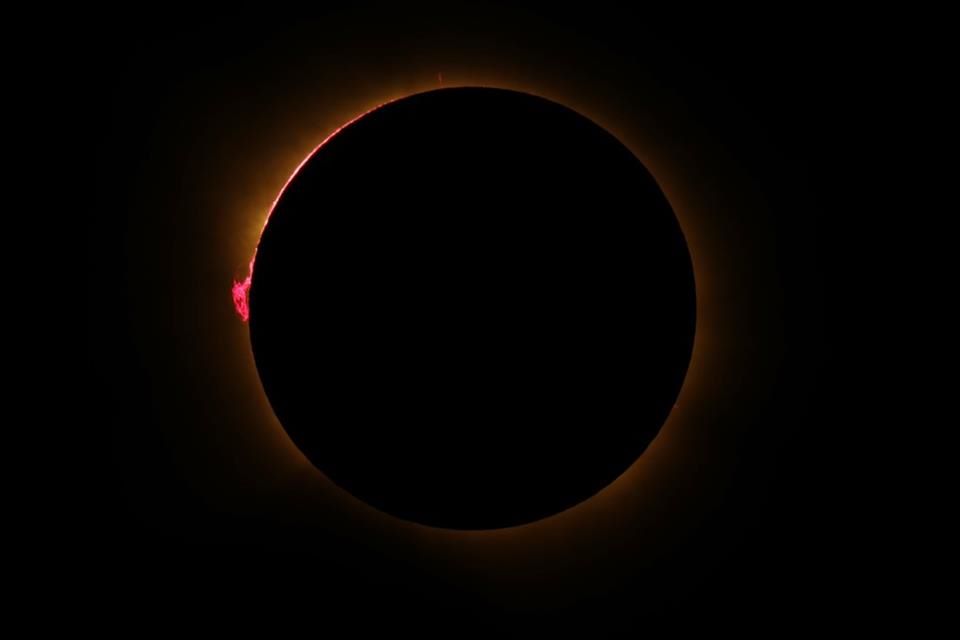 Observan en España eclipse solar total