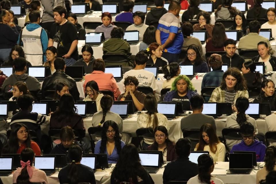 La UNAM abre sus resultados tras repetir el examen bajo control presencial