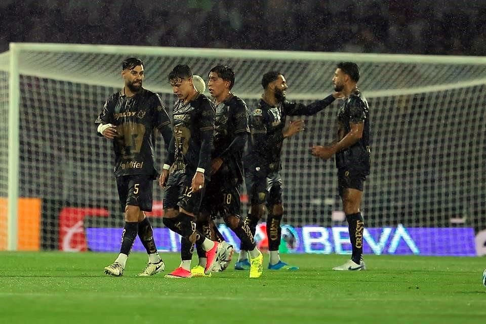 Pumas rescata un empate bajo el aguacero y sigue sin ganar en casa