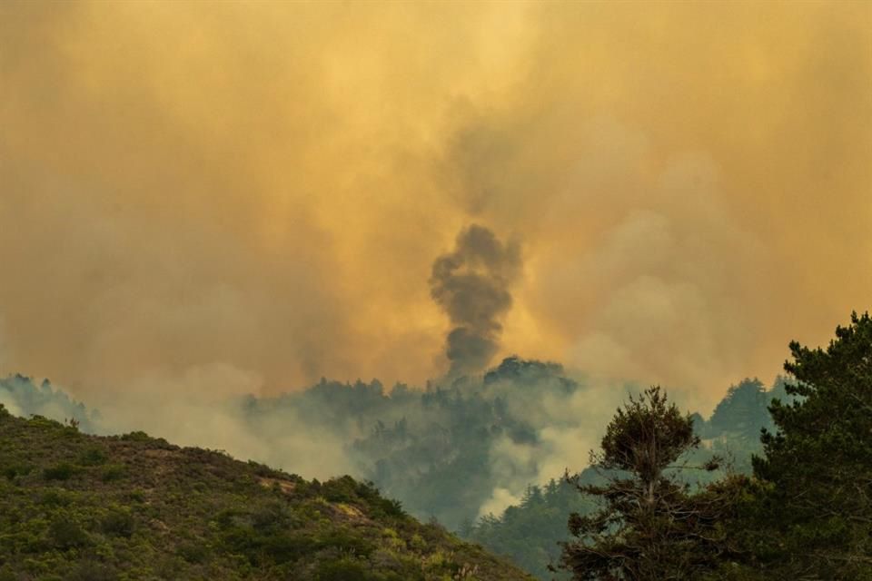 Dos incendios cercan Big Sur y fuerzan nuevas evacuaciones