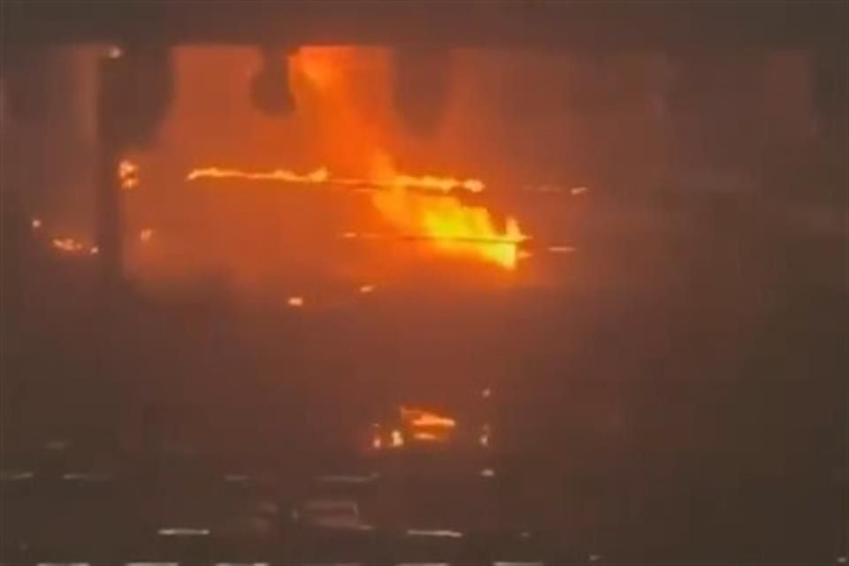 Un grupo armado incendia el ring de una función de influencers