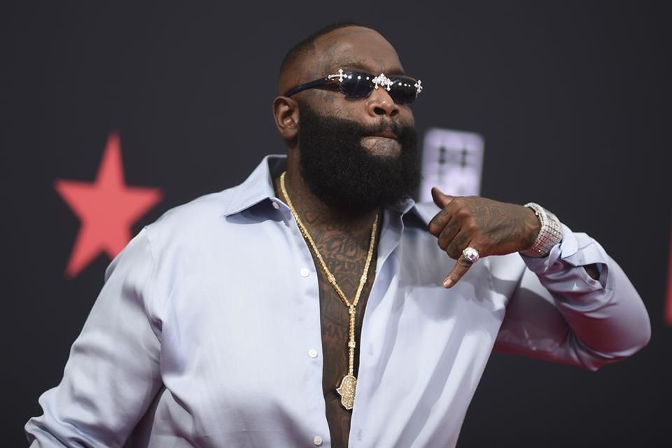 Arrestan a Rick Ross por presunta violencia doméstica; el rapero se declara inocente