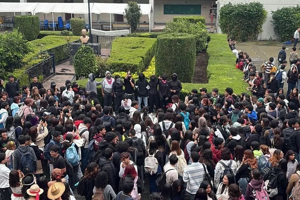 ¡Riña en Prepa 1! Estudiantes chocan y acusan a directivos de la UNAM