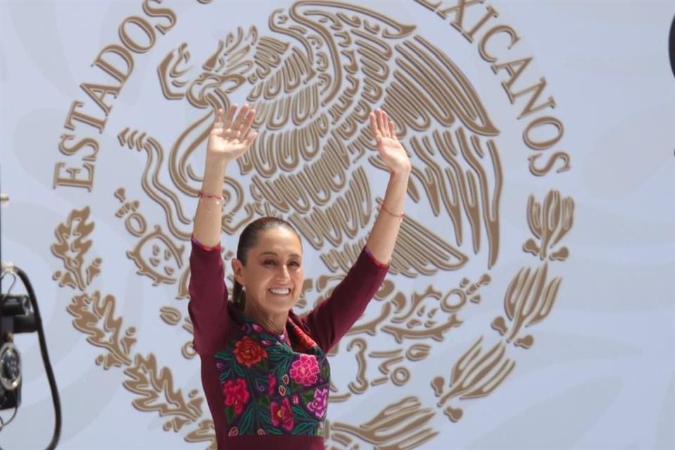 Defiende legado de AMLO; omite robo de combustible