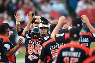 Fernando Valenzuela Jr y Rodrigo - Tigres De Quintana Roo